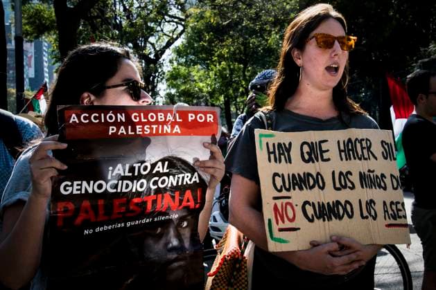 February 25, 2024, Mexico City, Mexico City, Mexico: A crowd of people protest this Sunday in front of the United States embassy in Mexico City, to stop Israel s attacks against the Palestinian people..The UN Secretary-General on Friday issued an urgent call to all parties involved in this week s escalation of violence in the occupied Palestinian territory of Gaza, and to Israel, to immediately cease the fighting or risk creating an unsustainable humanitarian and security conflict . crisis. ..â€oeThe current military escalation has caused great suffering and destruction. It has claimed dozens of civilian lives, including, tragically, many children. The fighting could trigger an uncontrollable humanitarian and security crisis a - ZUMAn296 20240225_zip_n296_010 Copyright: xJorgexNunezx