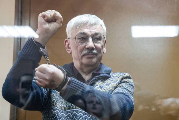 News Themen der Woche KW09 News Bilder des Tages RUSSIA, MOSCOW - FEBRUARY 27, 2024: Russian human rights activist Oleg Orlov (listed as a foreign agent in Russia), chairman of the Board at Memorial Human Rights Center (listed as a foreign agent and shut down by the Russian authorities), charged with discrediting the Russian Armed Forces for a second time, appears at a hearing at Moscow s Golovinsky District Court. The Russian court has sentenced Orlov to 2.5 years in prison colony. Sergei Karpukhin TASS  67699803