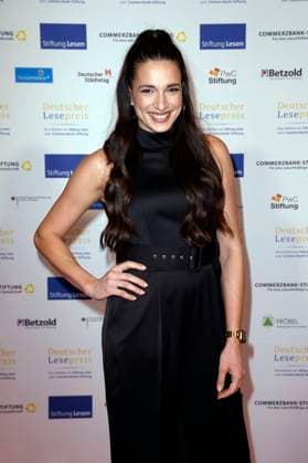 Sally Özcan at the presentation of the German Reading Award 2024 at the Humboldt CarrÃ Berlin, 27 02 2024 Foto:xS.xGabschx xFuturexImagex lesepreis_4212