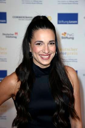 Sally Özcan at the presentation of the German Reading Award 2024 at the Humboldt CarrÃ Berlin, 27 02 2024 Foto:xS.xGabschx xFuturexImagex lesepreis_4213