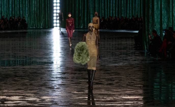 PARIS FASHION WEEK WOMEN WEAR FALL WINTER 24-25 SAINT LAURENT sylvie lefort MAXPPP - 27 02 2024 @sylvie Lefort Photography MAXPPP 27 02 2024 Models present creations from the Fall Winter 2024 25 Women wear collection by SAINT LAURENT – Directeur Artistique Anthony Vaccarello during the Paris Fashion Week, in Paris, France 26th february 2024. The presentation of the Women’s collections runs from 27th february to 5th March  Copyright: xMAXPPPxsylviexlefortx LFR202402282539 LFR202402282539
