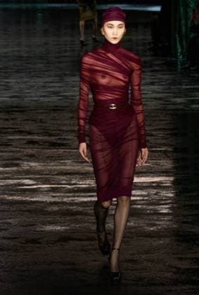 PARIS FASHION WEEK WOMEN WEAR FALL WINTER 24-25 SAINT LAURENT sylvie lefort MAXPPP - 27 02 2024 @sylvie Lefort Photography MAXPPP 27 02 2024 Models present creations from the Fall Winter 2024 25 Women wear collection by SAINT LAURENT – Directeur Artistique Anthony Vaccarello during the Paris Fashion Week, in Paris, France 26th february 2024. The presentation of the Women’s collections runs from 27th february to 5th March  Copyright: xMAXPPPxsylviexlefortx LFR202402282546 LFR202402282546