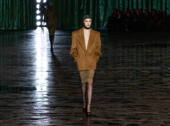 PARIS FASHION WEEK WOMEN WEAR FALL WINTER 24-25 SAINT LAURENT sylvie lefort MAXPPP - 27 02 2024 @sylvie Lefort Photography MAXPPP 27 02 2024 Models present creations from the Fall Winter 2024 25 Women wear collection by SAINT LAURENT – Directeur Artistique Anthony Vaccarello during the Paris Fashion Week, in Paris, France 26th february 2024. The presentation of the Women’s collections runs from 27th february to 5th March  Copyright: xMAXPPPxsylviexlefortx LFR202402282558 LFR202402282558