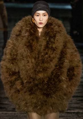 PARIS FASHION WEEK WOMEN WEAR FALL WINTER 24-25 SAINT LAURENT sylvie lefort MAXPPP - 27 02 2024 @sylvie Lefort Photography MAXPPP 27 02 2024 Models present creations from the Fall Winter 2024 25 Women wear collection by SAINT LAURENT – Directeur Artistique Anthony Vaccarello during the Paris Fashion Week, in Paris, France 26th february 2024. The presentation of the Women’s collections runs from 27th february to 5th March  Copyright: xMAXPPPxsylviexlefortx LFR202402282600 LFR202402282600
