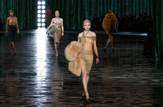 PARIS FASHION WEEK WOMEN WEAR FALL WINTER 24-25 SAINT LAURENT sylvie lefort MAXPPP - 27 02 2024 @sylvie Lefort Photography MAXPPP 27 02 2024 Models present creations from the Fall Winter 2024 25 Women wear collection by SAINT LAURENT – Directeur Artistique Anthony Vaccarello during the Paris Fashion Week, in Paris, France 26th february 2024. The presentation of the Women’s collections runs from 27th february to 5th March  Copyright: xMAXPPPxsylviexlefortx LFR202402282606 LFR202402282606