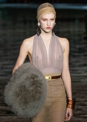 PARIS FASHION WEEK WOMEN WEAR FALL WINTER 24-25 SAINT LAURENT sylvie lefort MAXPPP - 27 02 2024 @sylvie Lefort Photography MAXPPP 27 02 2024 Models present creations from the Fall Winter 2024 25 Women wear collection by SAINT LAURENT – Directeur Artistique Anthony Vaccarello during the Paris Fashion Week, in Paris, France 26th february 2024. The presentation of the Women’s collections runs from 27th february to 5th March  Copyright: xMAXPPPxsylviexlefortx LFR202402282609 LFR202402282609