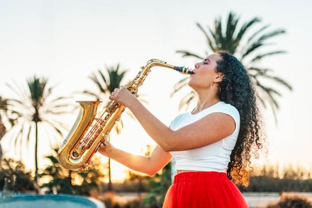 Passionate woman playing saxophone at skate park model released, Symbolfoto, ASNF00003