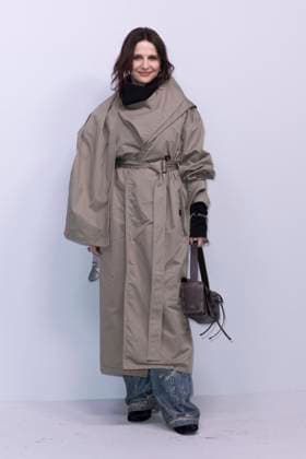 Photocall au dÃ filÃ Acne Studio mode femme automne hiver 2024-2025 lors de la Fashion Week de Paris (PFW) Ã L?Observatoire de Paris Juliette Binoche au photocall du dÃ filÃ Acne Studio mode femme automne hiver 2024-2025 lors de la Fashion Week de Paris (PFW), Ã L?Observatoire de Paris, France, le 28 fÃ vrier 2024. Olivier Borde Bestimage Photocall - Acne Studio womenswear fall winter 2024-2025 show during Paris Fashion Week (PFW), at L?Observatoire de Paris, France, on February 28, 2024 Paris France  Copyright: xOLIVIERxBORDEx xBESTIMAGExOLIVIERxBORDEx xBESTIMAGEx