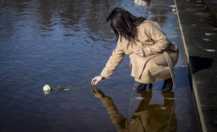 Bilder des Jahres 2024, News 02 Februar News Themen der Woche KW09 News Bilder des Tages Annalena Baerbock (Buendnis 90 Die Gruenen), Bundesaussenministerin, besucht die Gedenkstaette Ravensbrueck, ein ehemaliges KZ fuer Frauen zur Zeit des Nationalsozialismus. Fotografiert im Auftrag des Auswaertigen Amtes Berlin Deutschland *** Annalena Baerbock Buendnis 90 Die Gruenen , Federal Foreign Minister, visits the Ravensbrueck Memorial, a former concentration camp for women during the National Socialist era Photographed on behalf of the Federal Foreign Office Berlin Germany Copyright: xThomasxKoehlerx