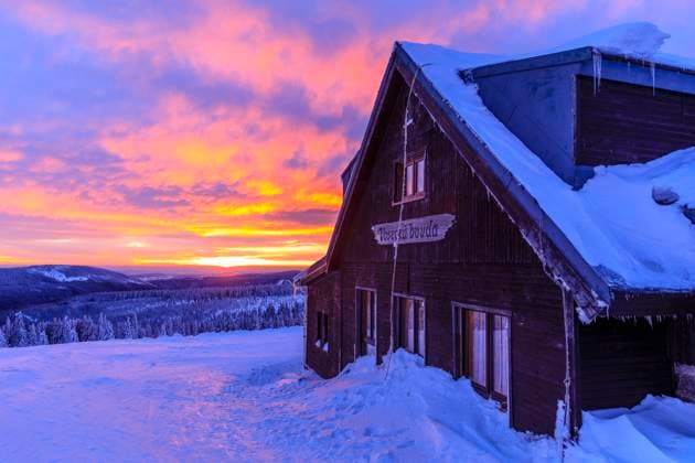 Sonnenuntergang an der Wossecker Baude an einem Wintertag, Harrachsdorf im Riesengebirge, Tschechien *** Sunset at the Wossecker Baude on a winters day, Harrachsdorf in the Giant Mountains, Czech Republic