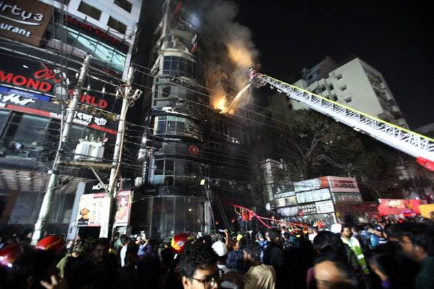 News Themen der Woche KW09 News Bilder des Tages February 29, 2024, Dhaka, Wari, Bangladesh: Firefighters work to extinguish a fire in a commercial building that killed at least 43 people, in Dhaka, on February 29, 2024. At least 43 people were killed and dozens injured after a fire blazed through a seven-storey building in an upscale neighbourhood in the Bangladeshi capital of Dhaka late on February 29, health authorities said. Dhaka Bangladesh - ZUMAr336 20240229_zip_r336_011 Copyright: xHabiburxRahmanx