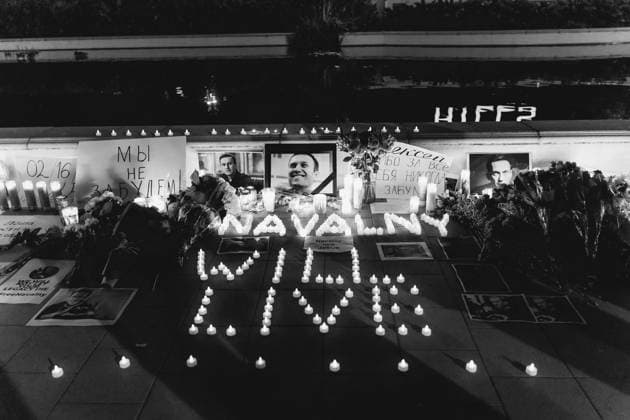 Feb 16, 2024 - Beverly Hills , California, U.S. - People brought candles to honor Alexei Navalny, who sought to make Russia free from dictatorship and oppression. Beverly Hills U.S. - ZUMAp262 20240216_nws_p262_101 Copyright: xGermanxProkopevx