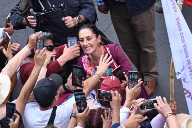 Beginning Campaign Of The Claudia Sheinbaum to contest the Presidency of Mexico March 1, 2024 in Mexico City, Mexico: Claudia Sheinbaum Pardo, candidate for the presidency of Mexico for the Let s Keep Making History coalition, greets her supporters upon arrival at her political rally for the start of her campaign at Zocalo of Mexico City . on March 1, 2024. In Mexico City, Mexico. (Photo by Marco Gonzalez Eyepix Group) Copyright: xMarcoxGonzalezx xEyepixxGroupx MTG_01032024_113263JPEG