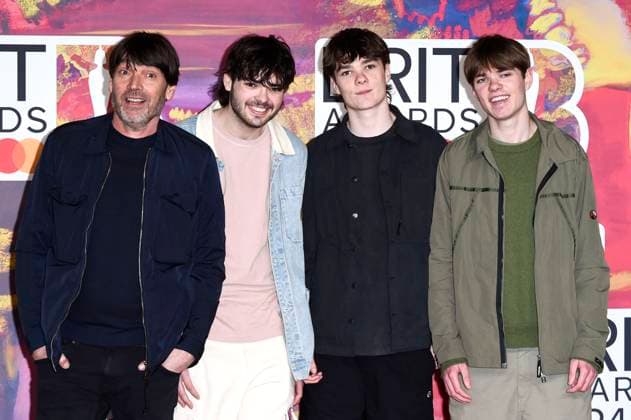 Alex James with sons Geronimo James, Artemis James and Galileo James at the 44 BRIT Awards 2023 at the O2 Arena London, 02 03 2024 Foto:xS.xVasx xFuturexImagex brit_awards_4718