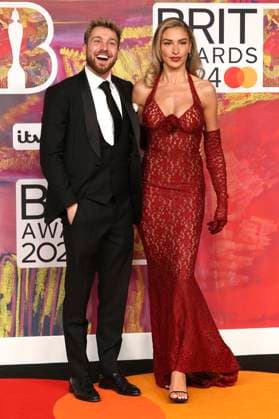 Sam Thompson and Zara McDermott at the 44 BRIT Awards 2023 at the O2 Arena London, 02 03 2024 Foto:xD.xJonesx xFuturexImagex brit_awards_4043