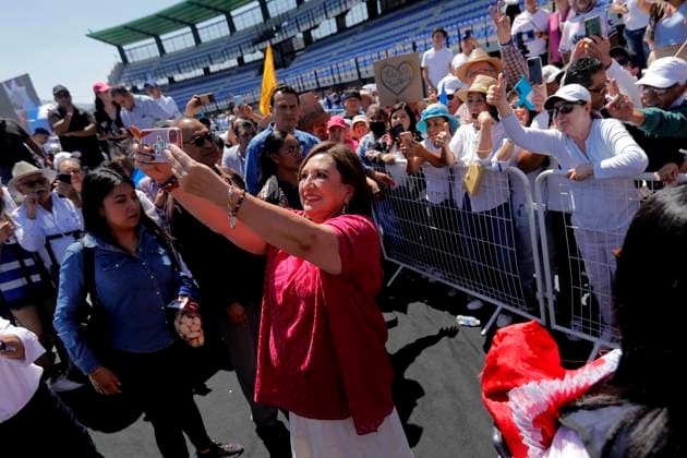 Xochitl Galvez in Querétaro, Mexico - 03 Mar 2024 Xochitl Galvez, candidate of the Fuerza y ??Corazón por México coalition takes selfies with her supporters during the rally. Xochitl Galvez, candidate of the Fuerza y ??Corazón por México coalition, held a rally at the Olympic Stadium in Querétaro to talk about her proposals for the next elections, where she will seek to become the first woman to govern the country. Queretaro Mexico Copyright: xCesarxGomezx xSOPAxImagesx _EGR9720