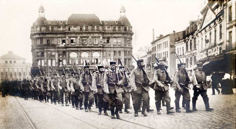 German Troops Marching in Brussels, Belgium, WWI Postcard, 1914  Copyright: xABxArchivex jtv005224