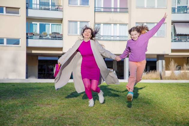 mother and daughter having fun near house R_ZQLZ240228D-1357623-01 ,model released, Symbolfoto
