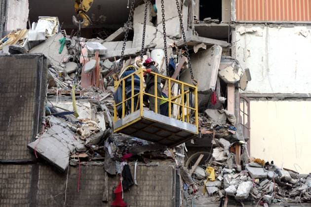News Themen der Woche KW10 News Bilder des Tages Rescue Operation Completed After Russian Drone Strike - Odesa Odesa, Ukraine - March 03, 2024 - Rescuers conduct a search and rescue operation at the site of a Russian drone attack on a nine-story building, causing deaths of 12 people, including five children, Odesa, southern Ukraine. Photo by Yulii Zozulia Ukrinform ABACAPRESS.COM Odesa Ukraine  Copyright: xZozuliaxYulii Ukrinform ABACAx