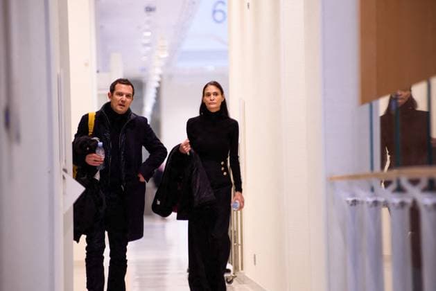 Bilder des Jahres 2024, News 03 März News Themen der Woche KW10 Trial Of Charlotte Lewis Against Roman Polanski - Paris British actress Charlotte Lewis arrives with French lawyer Benjamin Chouai at the Batignolles district courthouse for a trial over allegations Franco-Polish filmmaker Roman Polanski defamed her after she accused him of sexual abuse in the 1980s, in Paris, France on March 5, 2024. Veteran Franco-Polish filmmaker Roman Polanski goes on trial in France on March 5, 2024 over allegations he defamed a British actress who accused him of sexual abuse in the 1980s. Photo by Pierrick Villette ABACAPRESS.COM Paris France  Copyright: xVillettexPierrick ABACAx