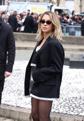 ArrivÃ es au dÃ filÃ Miu Miu mode femme automne hiver 2024-2025 au Conseil Economique et Social lors de la Fashion Week de Paris (PFW) Sydney Sweeney - ArrivÃ es au dÃ filÃ Miu Miu mode femme automne hiver 2024-2025 au Conseil Economique et Social lors de la Fashion Week de Paris (PFW), le 5 mars 2024. Denis Guignebourg Bestimage Arrivals at the Miu Miu fall winter 2024-2025 women s fashion show at the Economic and Social Council during Paris Fashion Week (PFW), March 5, 2024. Paris France  Copyright: xDenisxGuignebourgx xBestimagexDenisxGuignebourgx xBestimagex