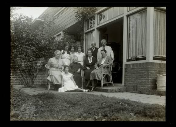RECORD DATE NOT STATED Film negative, Anonymous, c. 1907 - c. 1935 photograph Europe . Europe Copyright: xpiemagsx rknbpie11012024-44209 !ACHTUNG AUFNAHMEDATUM GESCHÄTZT!