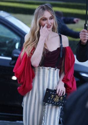 ArrivÃ es au dÃ filÃ de mode Louis Vuitton collection femme automne hiver 2024-2025 au Louvre Ã Paris (PFW) Sophie Turner - ArrivÃ es au dÃ filÃ de mode Louis Vuitton collection femme automne hiver 2024-2025 au Louvre Ã Paris (PFW) le 5 mars 2024. Denis Guignebourg Bestimage Arrivals at the Louis Vuitton women s autumn winter 2024-2025 fashion show at the Louvre in Paris (PFW) on 5 March 2024. Paris France  Copyright: xDenisxGuignebourgx xBestimagexDenisxGuignebourgx xBestimagex