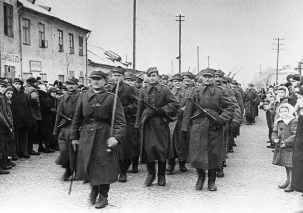 Liberation of Poland 872904 19.01.1945 A military parade in Warsaw liberated from fascist occupation. Liberation of Poland. Great Patriotic War of 1941-1945. Reproduction. RIA Novosti Sputnik Warsaw Poland  Copyright: xRIAxNovostix