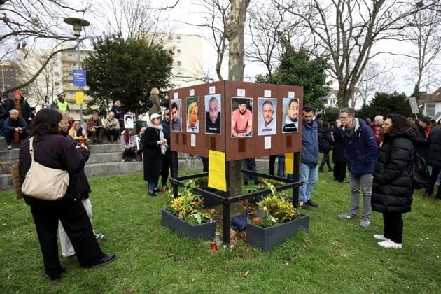 Bundesweite Gedenkdemonstration vier Jahre nach dem rassistischen Anschlag vom 19. Februar 2020 in Hanau - Gegen rechten Terror in Deutschland - Say Their Names! - Rassistische Morde - Deutschland, GER, DEU Germany, Hanau, 17.02.2024 - Tausende gedenken der Attentat-Opfer von Hanau, setzen ein Zeichen gegen Rassismus und prangern Fehler der Behörden an. Die Demoteilnehmer versammelten sich am Kurt-Schumacher-Platz in Hanau-Kesselstadt und erreichten nach ca. einer Stunde den Marktplatz der Hanauer Innenstadt. Hier fand die Abschlusskundgebung mit zahlreichen Angehörigen der Opfer statt. Namen der Personen, die dem rassistischen Anschlag von 2020 zum Opfer gefallen sind: Gökhan Gültekin, Sedat Gürbüz, Said Nesar Hashemi, Mercedes Kierp