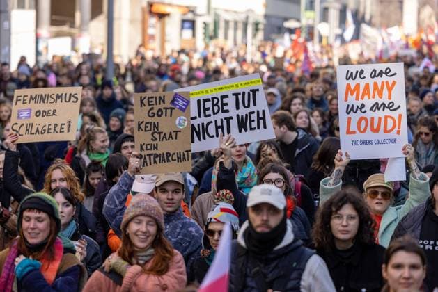 Berlin Demonstration zum Internationalen Frauenkampftag in Berlin, 8. März Menschen demonstrieren am Internationalen Frauenkampftag, organisiert von ein breites gewerkschaftliches Bündnis und das Bündnis für sexuelle Selbstbestimmung, Berlin, 8. März 2024. *** Berlin Demonstration for International Womens Struggle Day in Berlin, 8 March People demonstrate on International Womens Struggle Day, organized by a broad trade union alliance and the Alliance for Sexual Self-Determination, Berlin, 8 March 2024 Copyright: xEibner-Pressefoto JadrankoxMarjax EP_JMC