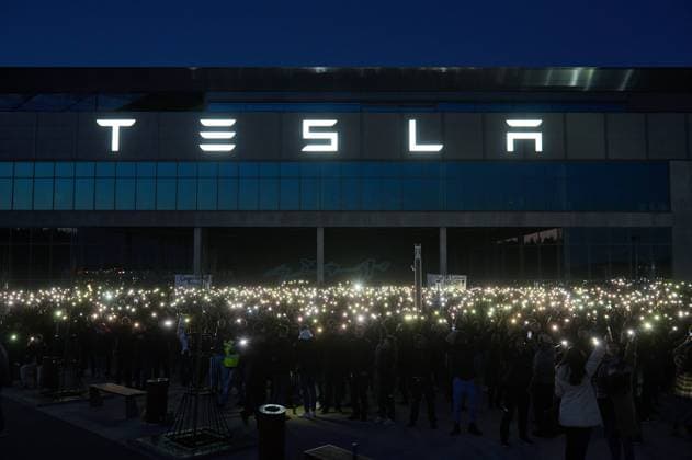 Brandenburg Tesla employee protest Employees of the automotive company Tesla protest in front of the Gigafactory in Gruen
