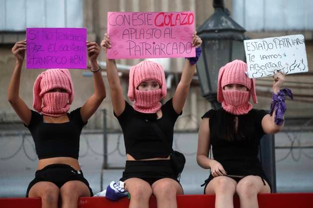 News Themen der Woche KW10 News Bilder des Tages Santiago, 8 marzo 2024. Se realiza la marcha y conmemoracion por el Dia Internacional de la Mujer. Jonnathan Oyarzun Aton Chile, Santiago Chile Aton_879401 *** Santiago, March 8, 2024 March and commemoration of International Womens Day Jonnathan Oyarzun Aton Chile, Santiago Chile Aton Chile Aton 879401  Copyright: JONNATHANxOYARZUN ATONxCHILE