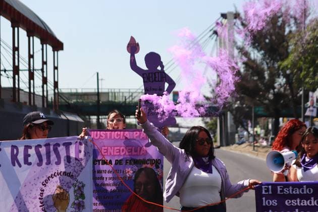 March 8, 2024 in Mexico City, Mexico: A woman holds a purple sparklerwhile take part during the closing Zaragoza Avenue within the framework of International Women s Day. on March 8, 2024. in Mexico City, Mexico. Mexico City Mexico - ZUMAe321 20240308_zia_e321_018 Copyright: xCarlosxSantiagox