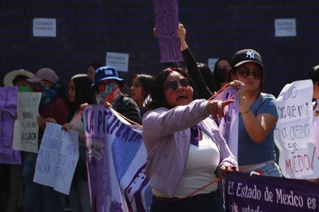 March 8, 2024 in Mexico City, Mexico: A woman reacts while take part during the closing Zaragoza Avenue within the framework of International Women s Day. on March 8, 2024. in Mexico City, Mexico. Mexico City Mexico - ZUMAe321 20240308_zia_e321_020 Copyright: xCarlosxSantiagox