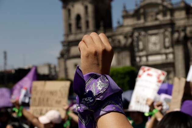 March 8, 2024, Mexico City, Mexico: A Woman raises her fist during International Women s Day demonstration to protest agains femicides. hundreds of women join protests around the world to commemorate International Women Day. on March 8, 2024 in Mexico City, Mexico Mexico City Mexico - ZUMAe321 20240308_zia_e321_045 Copyright: xLuisxBarronx