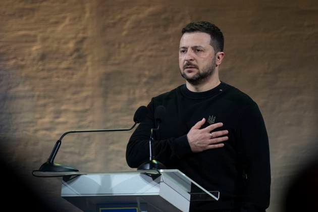 Ukraine, Wolodymyr Selenskyj während Verleihung des Taras Schewtschenko Preises in Kiew March 9, 2024, Kiev, Ukraine: Ukrainian President Volodymyr Zelenskyy stands for the national anthem during the award ceremony for the 2024 Taras Shevchenko National Prize, March 9, 2024 in Kiev, Ukraine. The award recognizes artists, poets, journalists, composers, and theater figures for their outstanding contribution to the development of Ukrainian culture. Kiev Ukraine - ZUMAp138 20240309_zaa_p138_004 Copyright: xUkrainexPresidency UkrainianxPrex