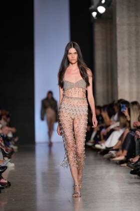 Lisbon Fashion Week in Lisboa, Portugal - 09 Mar 2024 A model walks the runway during the Goncalo Peixoto fashion show at ModaLisboa For Good, Lisbon Fashion Week in Lisboa. Lisbon Portugal Copyright: xBrunoxdexCarvalhox xSOPAxImagesx brunodecarvalho_modalisboaforgood-5155