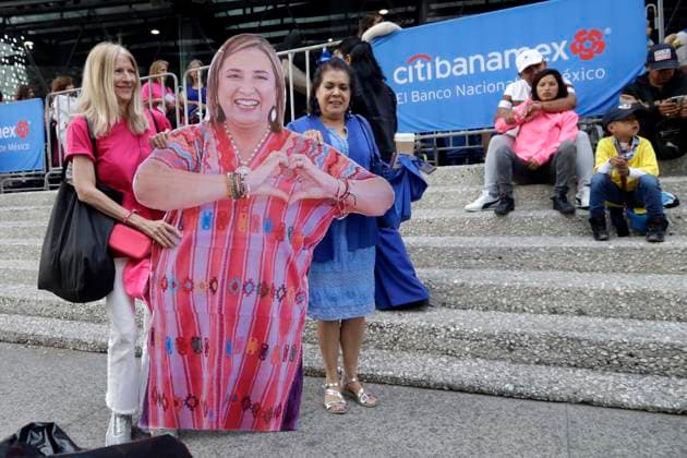 March 10, 2024, Mexico City, Mexico: A Xochitl Galvez supporter holds a picture of the Candidate to Mexico s Presidency during the Women for a Mexico Without Fear meeting, on the occasion of the commemoration of International Women s Day as part of her campaign at the Pepsi Center. on March 10, 2024 in Mexico City, Mexico Mexico City Mexico - ZUMAe321 20240310_zia_e321_009 Copyright: xLuisxBarronx