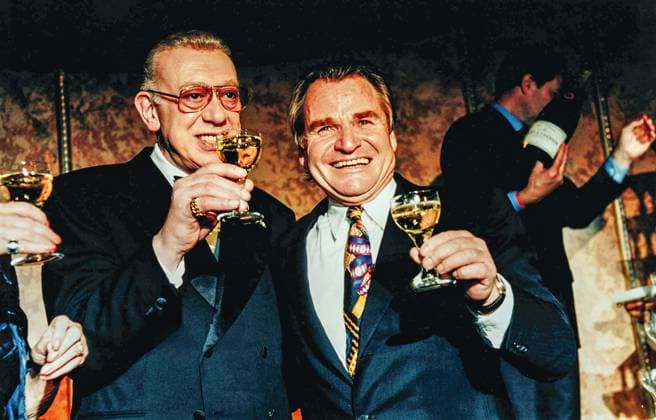 Horst Tappert und Fritz Wepper, Schauspieler Derrick , Feier 75. Geburtstag Horst Tappert, München, Mai 1998 Deutschland, München, 29.05.1998, Horst Tappert, Schauspieler, bekannteste Rolle im ZDF-Krimi Derrick, bei Feier zu seinem 75. Geburtstag, mit Kollege Fritz Wepper, geb. 1941, Bavaria-Filmgelände, *** Horst Tappert and Fritz Wepper, actor Derrick , 75th birthday celebration Horst Tappert, Munich, May 1998 Germany, Munich, 29 05 1998, Horst Tappert, actor, best known role in the ZDF crime thriller Derrick, at his 75th birthday celebration, with colleague Fritz Wepper, born 1941, Bavaria Filmgelände,