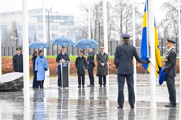 Bilder des Jahres 2024, News 03 März News Themen der Woche KW11 BRYSSEL, BELGIEN 20240311 Statsminister Ulf Kristersson och Natos generalsekreterare Jens Stoltenberg deltar när Sveriges flagga hissas pa Natos högkvarter i Bryssel. BRYSSEL BELGIEN x10060x *** BRUSSELS, BELGIUM 20240311 Prime Minister Ulf Kristersson and NATO Secretary General Jens Stoltenberg attend the raising of the Swedish flag at NATO headquarters in Brussels BRUSSELS BELGIUM x10060x  Copyright: xHenrikxMontgomery TTx FLAGGCEREMONI NATO BRYSSEL g7UO47D3Khk