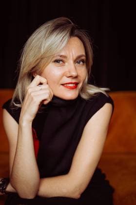 Creative Highlights Symbolbilder Emotional portrait of a middle-aged blonde European woman. Paris, Île-de-France, France CR_YUKI240308-1364655-01 ,model released, Symbolfoto
