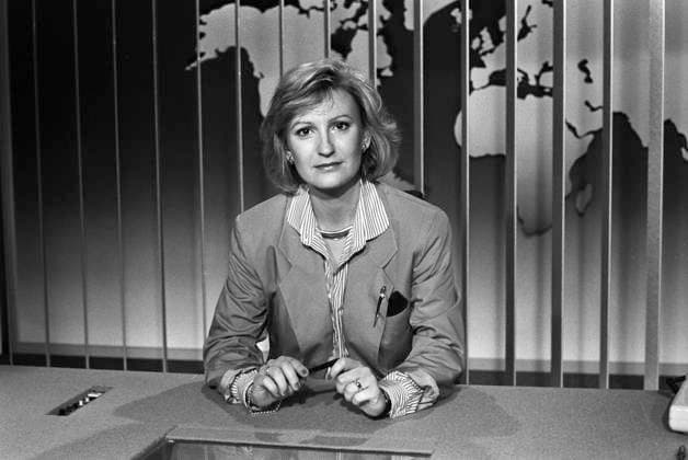 Sabine Christiansen, Tagesschau Nachrichtensprecherin, bei einem Fototermin im NDR Studio im Juni 1987, Hamburg Lokstedt *** Sabine Christiansen, Tagesschau newsreader, at a photo shoot in the NDR studio in June 1987, Hamburg Lokstedt