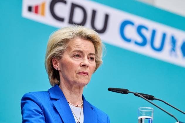 Ursula von der Leyen bei der Pressekonferenz mit dem Parteivorsitzenden von CDU und CSU nach gemeinsamen einer Präsidiumssitzung zur Verabschiedung des Wahlprogramms zur bevorstehenden Wahl des Europäischen Parlaments im Konrad-Adenauer-Haus in Berlin. Ursula von der Leyen at the press conference with the party chairmen of the CDU and CSU after a joint presidential committee meeting to adopt the election program for the upcoming European Parliament elections at the Konrad Adenauer House in Berlin. snapshot-photography F.Boillot *** Ursula von der Leyen at the press conference with the party chairmen of the CDU and CSU after a joint presidential committee meeting to adopt the election program for the upcoming European Parliament elections