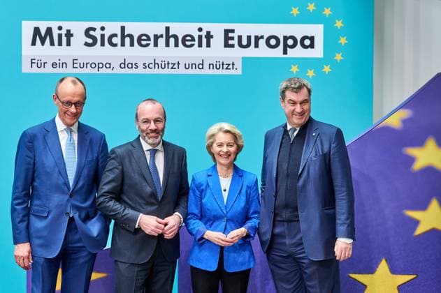 Friedrich Merz, Ursula von der Leyen, Manfred Weber, Markus Söder bei der Pressekonferenz mit dem Parteivorsitzenden von CDU und CSU nach gemeinsamen einer Präsidiumssitzung zur Verabschiedung des Wahlprogramms zur bevorstehenden Wahl des Europäischen Parlaments im Konrad-Adenauer-Haus in Berlin. Friedrich Merz, Ursula von der Leyen, Manfred Weber, Markus Söder at the press conference with the party chairmen of the CDU and CSU after a joint presidential committee meeting to adopt the election program for the upcoming European Parliament elections at the Konrad Adenauer House in Berlin. snapshot-photography F.Boillot *** Friedrich Merz, Ursula von der Leyen, Manfred Weber, Markus Söder at the press conference with the party chairmen of the