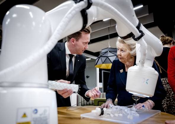 THE HAGUE - Princess Beatrix and Princess Mabel during the presentation of the tenth Prince Friso Engineering Prize at The Hague University of Applied Sciences. The winner of the prize can call himself Engineer of the Year for a year. ANP REMKO DE WAAL netherlands out - belgium out  Copyright: xx x493625488x originalFilename: 493625488.jpg