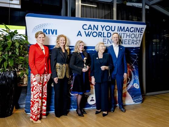 THE HAGUE - Princess Beatrix and Princess Mabel during the presentation of the tenth Prince Friso Engineering Prize at The Hague University of Applied Sciences. The winner of the prize can call himself Engineer of the Year for a year. ANP REMKO DE WAAL netherlands out - belgium out  Copyright: xx x493625500x originalFilename: 493625500.jpg