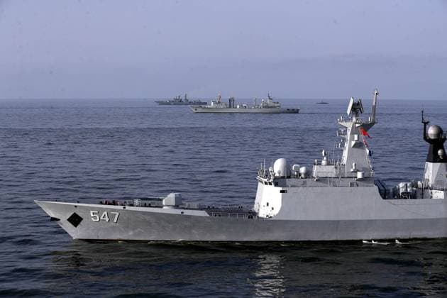 Golf von Oman, Marine-Manöver von China, Russland und Iran March 13, 2024, Undefined, Iran: Iranian, Russian, and Chinese warships conducted the â€oePhoto Ex†exercise and offensive formations in Iran s territorial waters during a joint military drill in southern Iran. The new warships of the Islamic Revolution Guards Corps (IRGC) have participated in a joint naval drill in the Indian Ocean. Naval forces from Iran, Russia, and China have jointly launched the ongoing drill, known as â€oeMarine Security Belt 2024â€Â. Martyr Mahmoudi warship, Martyr Soleimani combat patrol vessel, Martyr Abu Mahdi al-Muhandis warship, Martyr Tavvasoli frigate, and IRGC Navy helicopters are present in the exercise. Undefined Iran - ZUMAi98_ 20240313_zih_i98_005 Copyright: xIranianxArmyxOfficex
