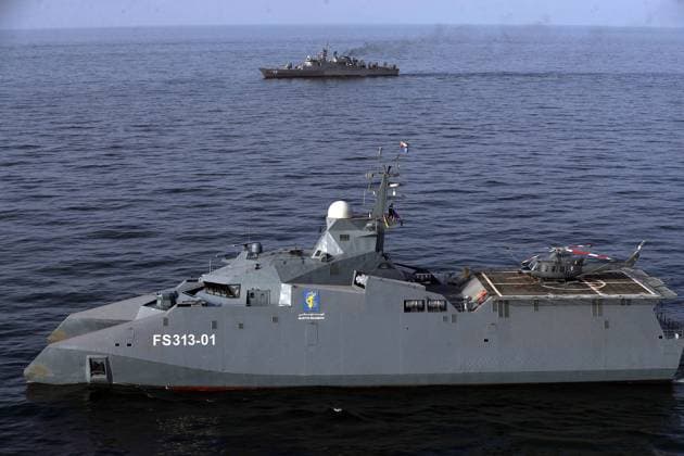 Golf von Oman, Marine-Manöver von China, Russland und Iran March 13, 2024, Undefined, Iran: Iranian, Russian, and Chinese warships conducted the â€oePhoto Ex†exercise and offensive formations in Iran s territorial waters during a joint military drill in southern Iran. The new warships of the Islamic Revolution Guards Corps (IRGC) have participated in a joint naval drill in the Indian Ocean. Naval forces from Iran, Russia, and China have jointly launched the ongoing drill, known as â€oeMarine Security Belt 2024â€Â. Martyr Mahmoudi warship, Martyr Soleimani combat patrol vessel, Martyr Abu Mahdi al-Muhandis warship, Martyr Tavvasoli frigate, and IRGC Navy helicopters are present in the exercise. Undefined Iran - ZUMAi98_ 20240313_zih_i98_006 Copyright: xIranianxArmyxOfficex