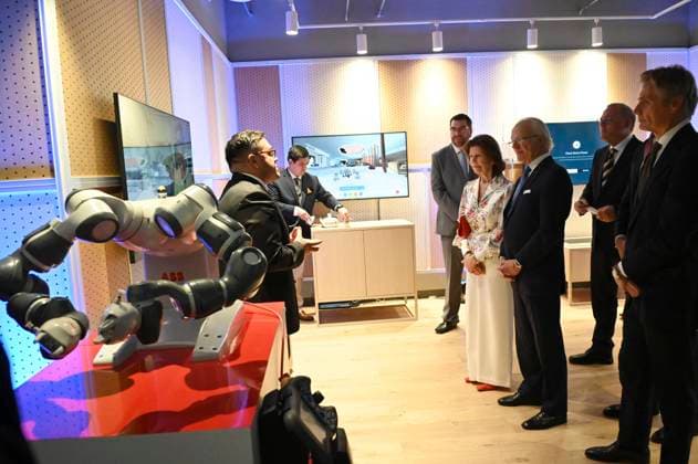Swedish Royals Visit Mexico - Day 2 March 13, 2024, Mexico City, Mexico: Swedish Queen Silvia and Swedish King Carl XV take a tour during the opening of the new engineering center of the telecommunications Swedish company Ericsson on the second day of the Swedish State visit to Mexico. on March 13, 2024 in Mexico City, Mexico. (Photo by Carlos Tischler Eyepix Group ABACAPRESS.COM) Mexico City Mexico  Copyright: xTischlerxCarlos Eyepix ABACAx