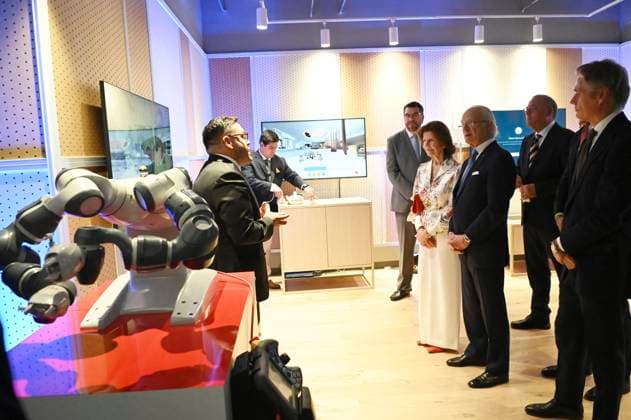 Swedish Royals Visit Mexico - Day 2 March 13, 2024, Mexico City, Mexico: Swedish Queen Silvia and Swedish King Carl XV take a tour during the opening of the new engineering center of the telecommunications Swedish company Ericsson on the second day of the Swedish State visit to Mexico. on March 13, 2024 in Mexico City, Mexico. (Photo by Carlos Tischler Eyepix Group ABACAPRESS.COM) Mexico City Mexico  Copyright: xTischlerxCarlos Eyepix ABACAx